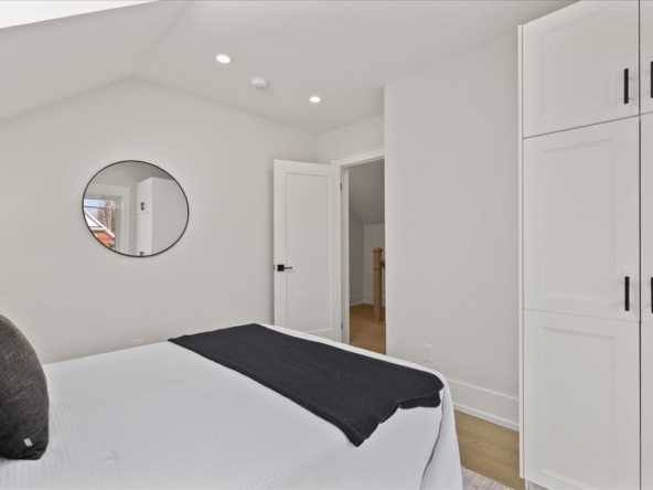 30-81 Samuel St Int-0410
