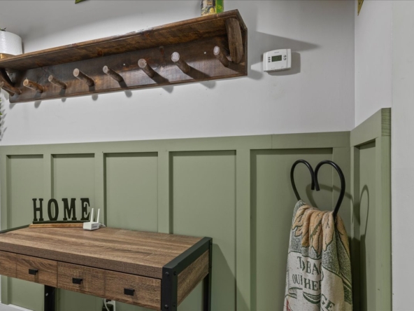 02-2 North Court St E Int-4769