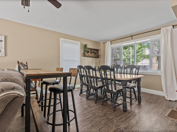 09-2 North Court St E Int-4757