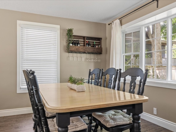 10-2 North Court St E Int-4742