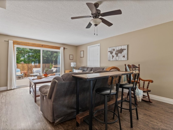 11-2 North Court St E Int-4763