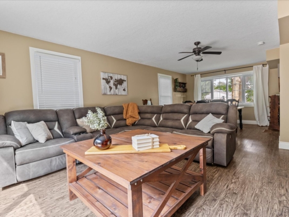 12-2 North Court St E Int-4751