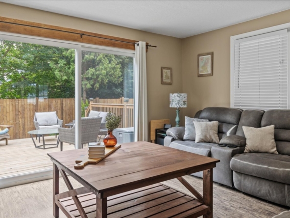 13-2 North Court St E Int-4748