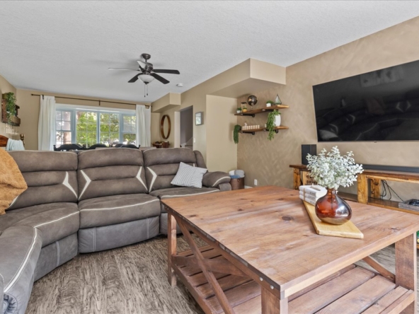 14-2 North Court St E Int-4754