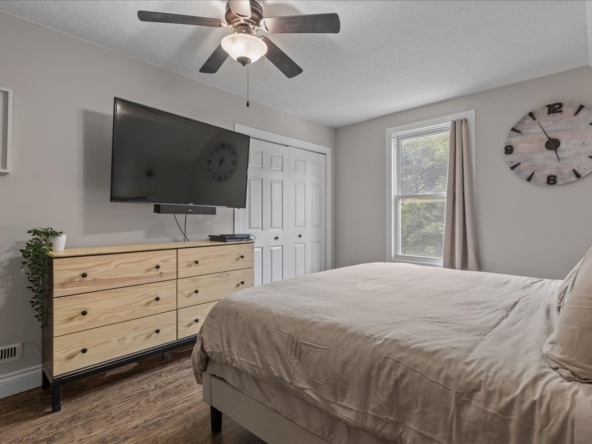 21-2 North Court St E Int-4796